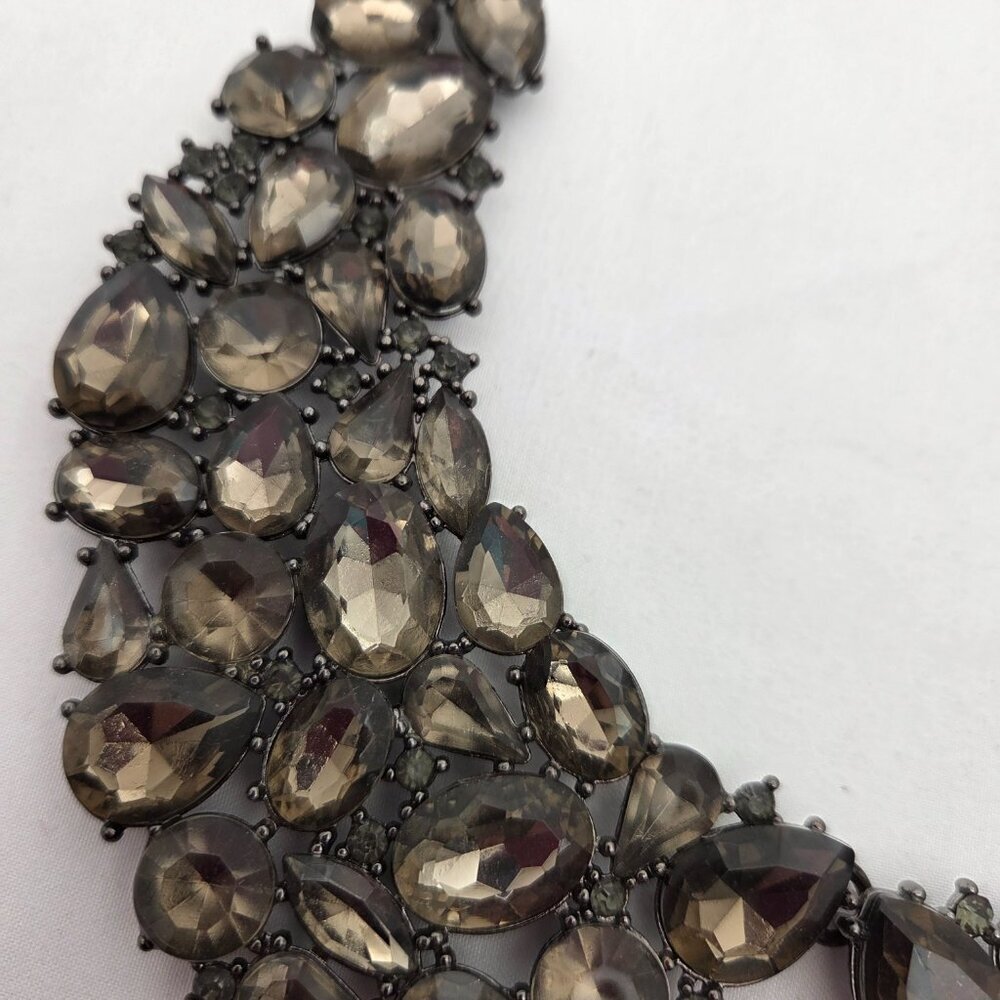 Gemini said Gothic Glamour: The Tasha Statement Bib Necklace - Picture 6 of 8